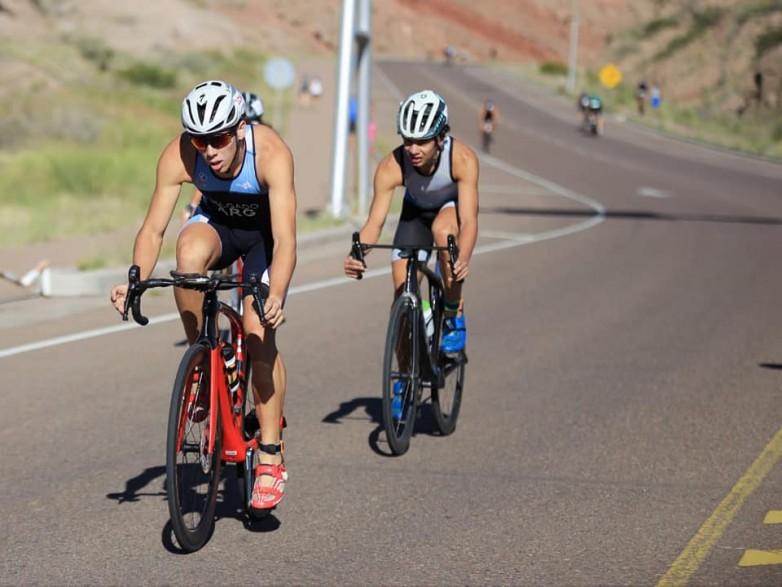 Sanjuaninos se destacaron en una carrera de triatlón en Mendoza