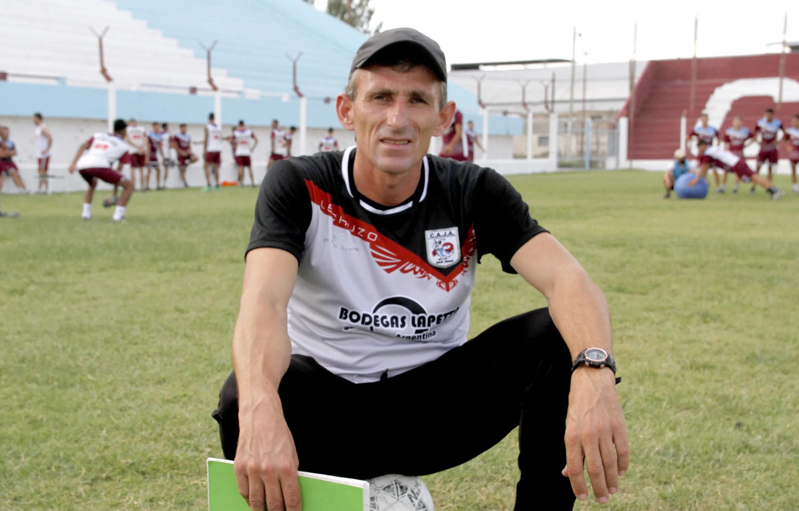 Tras la salida de Guirado, Luis Pallaroni será el DT de Desamparados